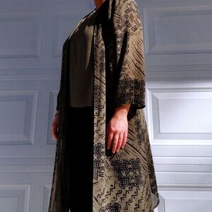 Amanda Smith Black and Olive Geometric Women's Poncho